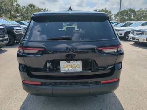 Used 2023 Jeep Grand Cherokee L Laredo RWD image 7