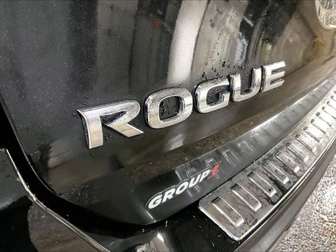 Used 2019 Nissan Rogue SV image 9