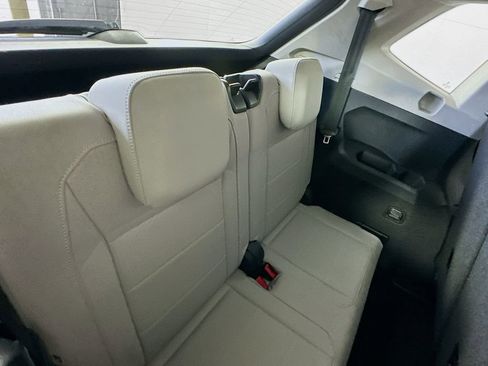 Used 2019 Volkswagen Tiguan SE image 24