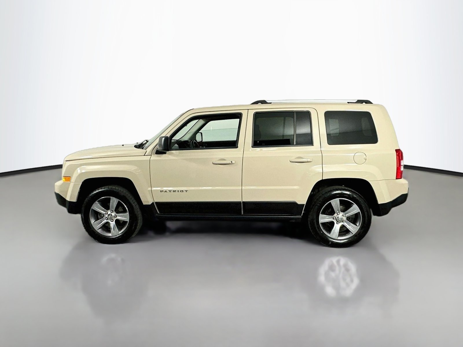 Used 2017 Jeep Patriot High Altitude AWD/4WD image 4
