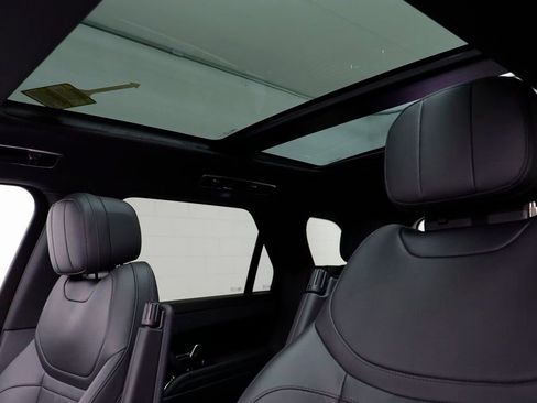 Used 2025 Land Rover Range Rover Sport SE image 13