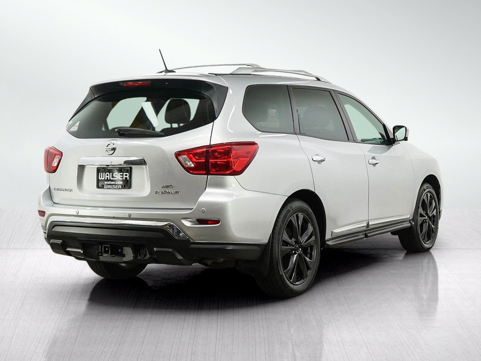 Used 2018 Nissan Pathfinder Platinum w/ Cargo Package AWD/4WD image 5