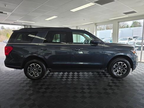 Used 2024 Ford Expedition XLT image 3
