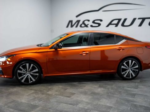 Used 2021 Nissan Altima 2.5 SR w/ SR Premium Package FWD image 3