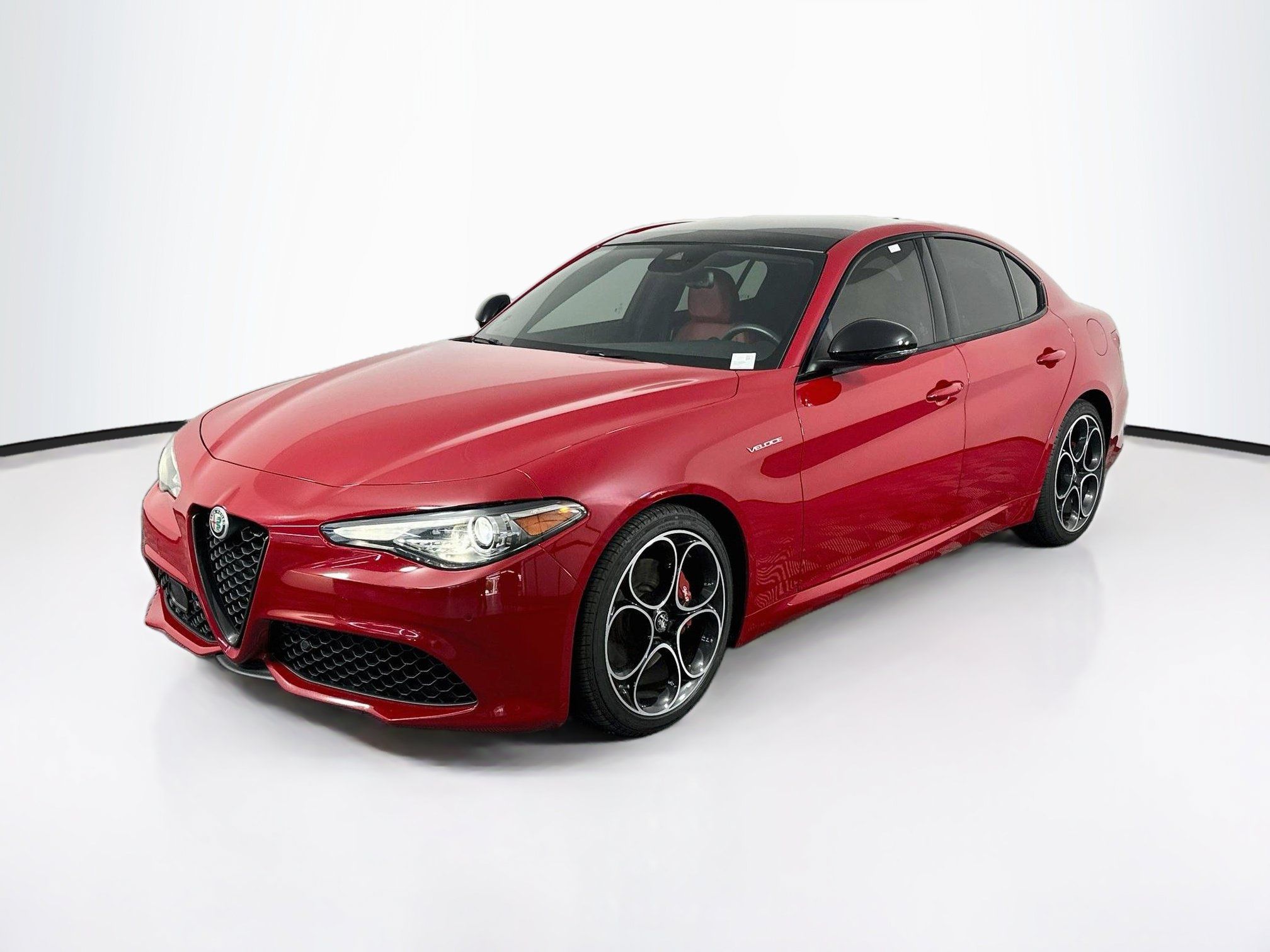 Used 2023 Alfa Romeo Giulia Veloce RWD image 3