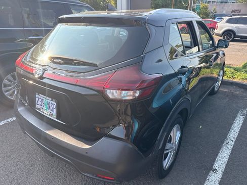 Used 2021 Nissan Kicks S FWD image 3