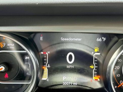Used 2019 Jeep Wrangler Unlimited Sahara w/ Uconnect 4C Nav & Sound Group AWD/4WD image 23