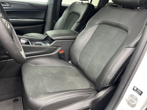 New 2025 Jeep Grand Cherokee Altitude image 8