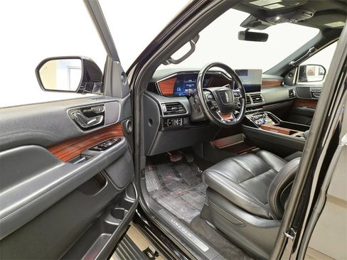 Used 2024 Lincoln Navigator L 4WD image 15