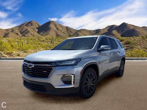 Used 2023 Chevrolet Traverse RS FWD image 2