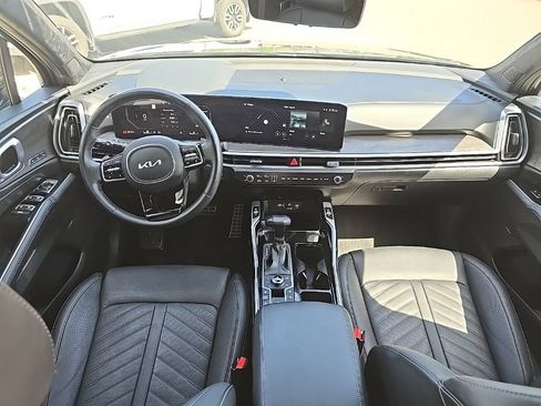 Certified 2025 Kia Sorento SX Prestige AWD/4WD image 13
