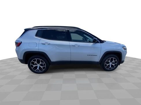 Used 2024 Jeep Compass Limited AWD/4WD image 3