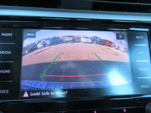 Used 2021 Volkswagen Passat 2.0T SE image 32