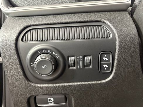 Used 2024 Jeep Wagoneer L Series II image 17