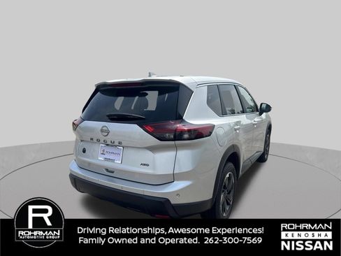 Used 2025 Nissan Rogue SV AWD/4WD image 5