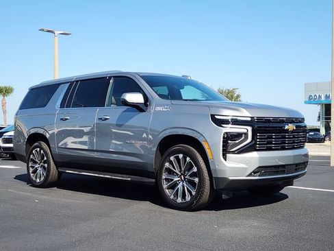 Used 2025 Chevrolet Suburban High Country image 11