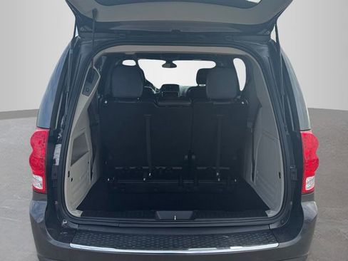 Used 2019 Dodge Grand Caravan SXT image 8