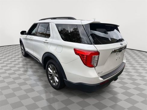 Used 2022 Ford Explorer XLT w/ Equipment Group 202A image 3