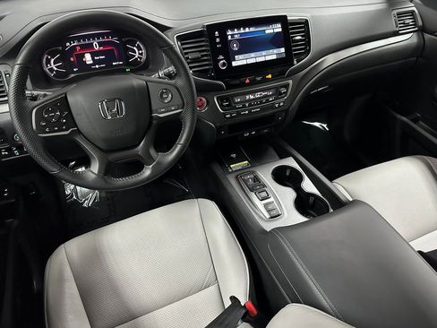 Used 2025 Honda Passport EX-L image 12