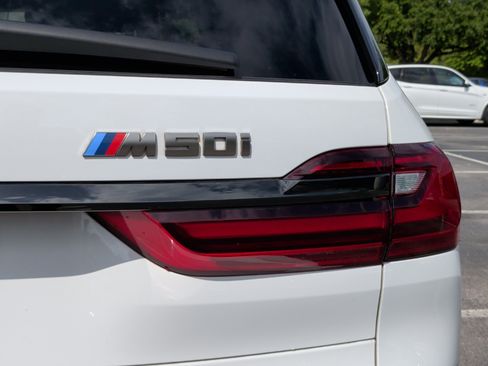 Used 2021 BMW X7 M50i w/ Dynamic Handling Package image 12