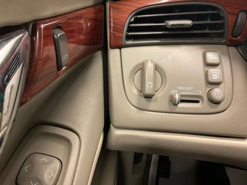 Used 2000 Cadillac De Ville w/ Comfort/Convenience Pkg image 15