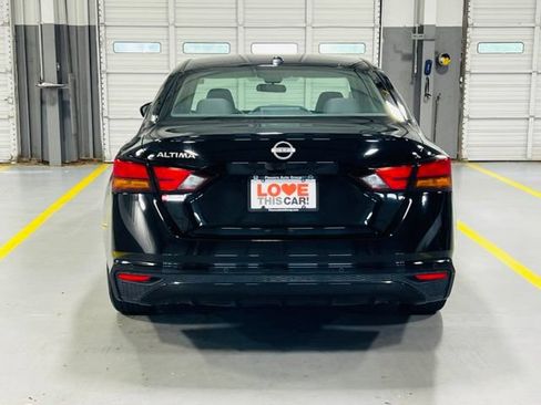 Used 2025 Nissan Altima 2.5 S FWD image 16