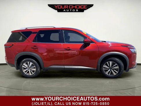 Used 2022 Nissan Pathfinder SL w/ SL Black Package AWD/4WD image 11