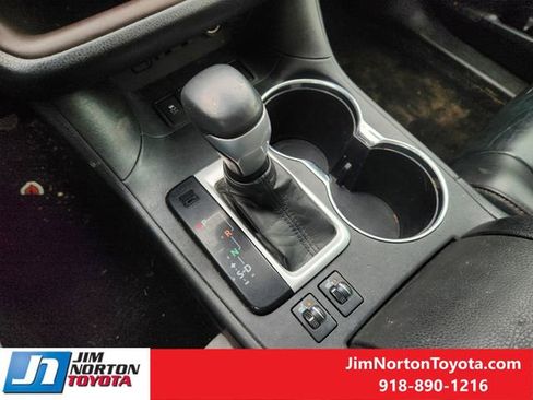 Used 2019 Toyota Highlander XLE image 23