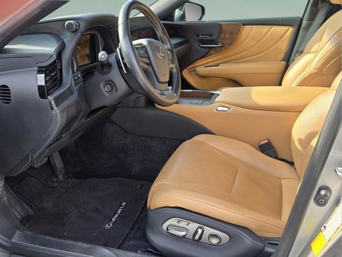 Certified 2023 Lexus LS 500 w/ Accessory Package (Z2) RWD image 9