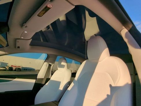 Used 2026 Tesla Model Y AWD image 10