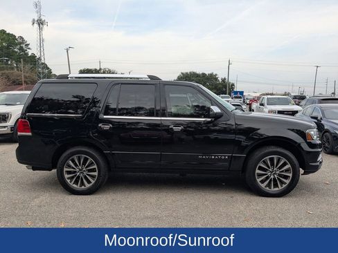 Used 2017 Lincoln Navigator Select image 3