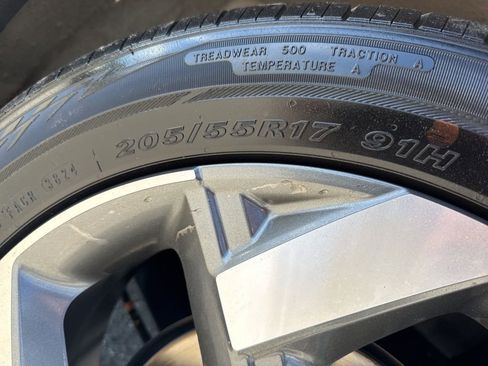 Used 2025 Hyundai Venue SEL FWD image 31