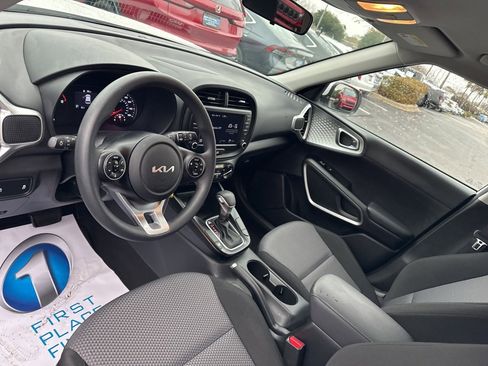Used 2022 Kia Soul LX image 18