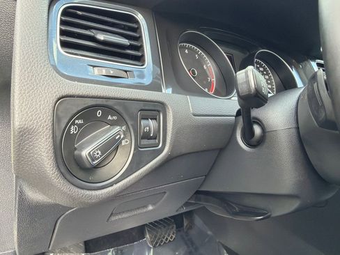 Used 2018 Volkswagen Golf SE FWD image 30