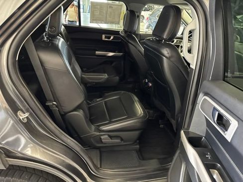 Used 2020 Ford Explorer XLT w/ Equipment Group 202A AWD/4WD image 12