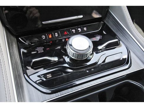 Used 2023 Jeep Wagoneer L Series III w/ Premium Group I AWD/4WD image 31