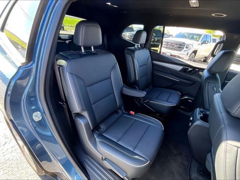 Used 2025 Buick Enclave Preferred FWD image 28