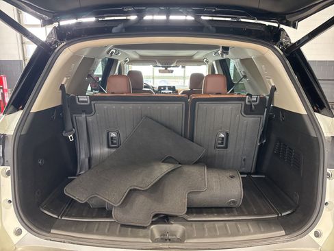 Certified 2024 Nissan Pathfinder Platinum w/ Lighting Package (N93) image 12