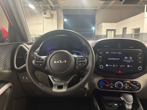 Used 2025 Kia Soul LX w/ LX Technology Package image 32