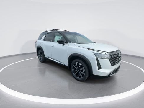 New 2026 Nissan Pathfinder Platinum image 2