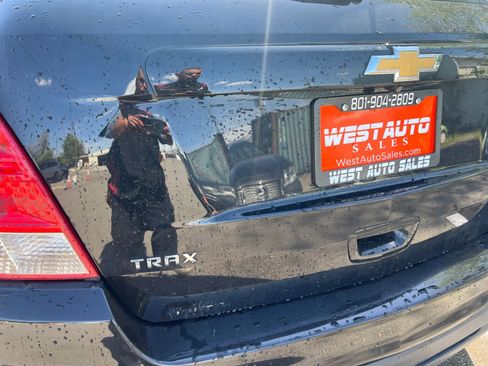 Used 2021 Chevrolet Trax LS FWD image 26