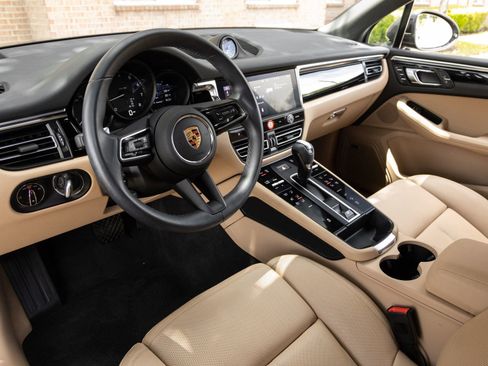 Certified 2023 Porsche Macan AWD/4WD image 4