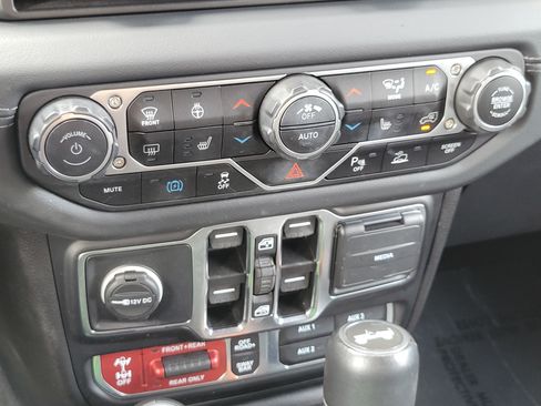 Used 2024 Jeep Wrangler Unlimited Rubicon 4xe AWD/4WD image 14