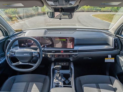 New 2026 Kia Sorento LX FWD image 17