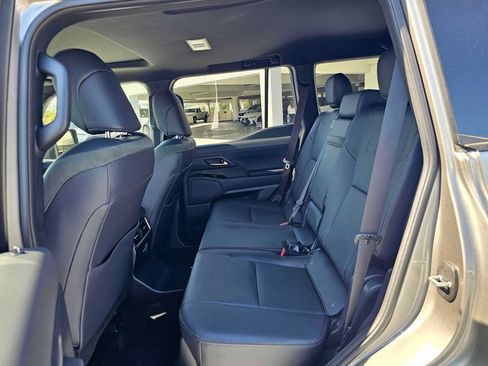 Used 2025 Lexus GX 550 AWD/4WD image 16