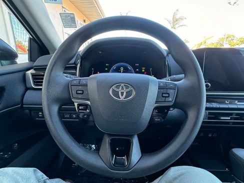 Used 2025 Toyota Camry LE image 12