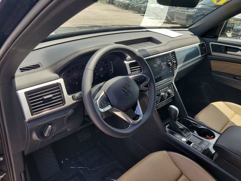 Used 2023 Volkswagen Atlas Cross Sport SE FWD image 17