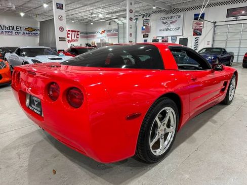 Used 2004 Chevrolet Corvette Coupe w/ Preferred Equipment Group RWD image 25