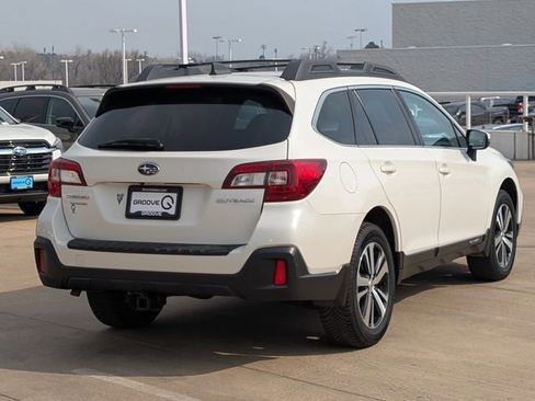 Used 2018 Subaru Outback 2.5i Limited image 3