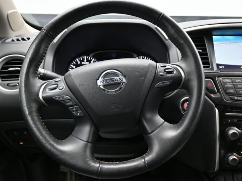 Used 2020 Nissan Pathfinder SL AWD/4WD image 17